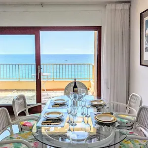 https://beachfront-palamos-apartment.topcostabravahotels.com